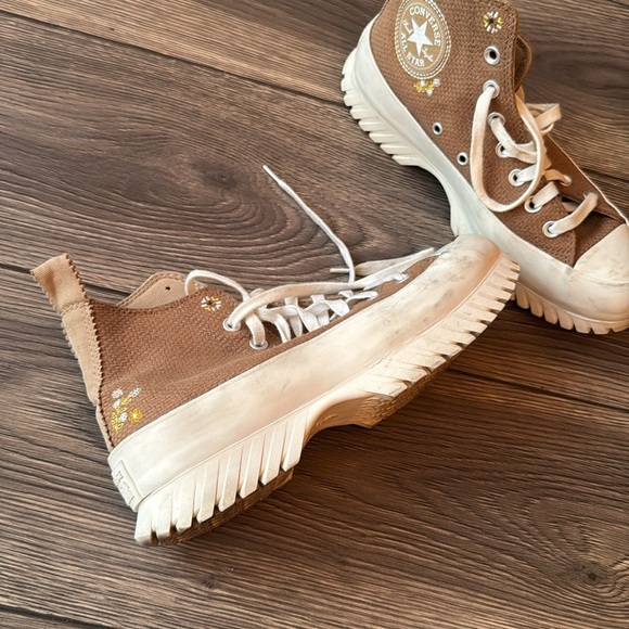 Chuck Taylor All Star Lugged Platform 2.0 High 'Autumn Embroidery - Sand Dune' - Picture 4 of 8